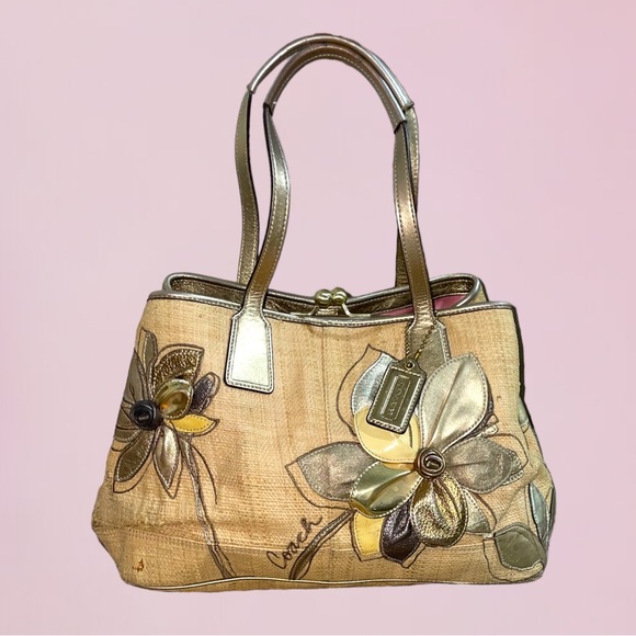 Coach Handbags - GUC Coach Hampton Straw Shoulder Bag